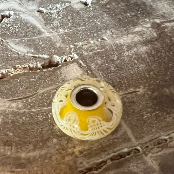 New Authentic Chamilia Charm- Daffodil Yellow Murano  Yellow White Glass 925 - Picture 4 of 4